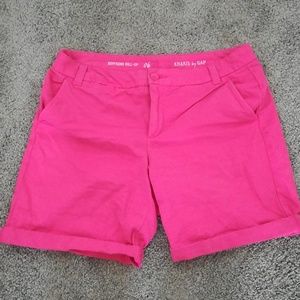 Boyfriend Roll-Up size 6 pink khaki Gap shorts